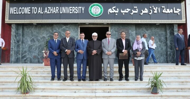 بروتوكول تعاون بين جامعة الأزهر و ” هنجملها للتنمية المستدامة ” دعمًا للمبادرة الرئاسية ” 100 مليون شجرة “