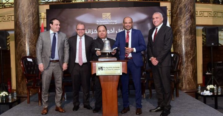 وزير المالية ورئيسا الرقابة المالية والبورصة ونائب محافظ البنك المركزي يفتتحون جلسة التداول
