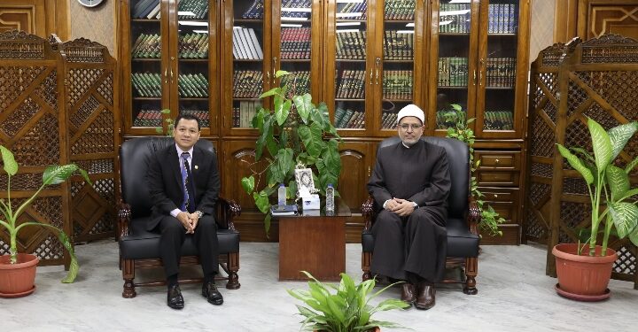 رئيس جامعة الأزهر يستقبل سفير ماليزيا بالقاهرة لبحث آفاق التعاون التعليمي