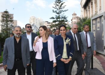 وزيرة الثقافة تُتابع سير العمل بمركز الإبداع الفني ودار الأوبرا وقصر الثقافة بدمنهور  خلال جولة تفقدية بمحافظة البحيرة