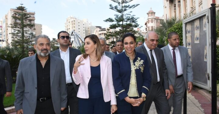 وزيرة الثقافة تُتابع سير العمل بمركز الإبداع الفني ودار الأوبرا وقصر الثقافة بدمنهور  خلال جولة تفقدية بمحافظة البحيرة