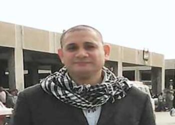 أتى الليل يداعب نجمات السماء الساهرة