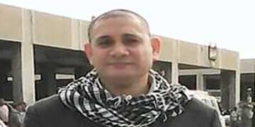 أتى الليل يداعب نجمات السماء الساهرة