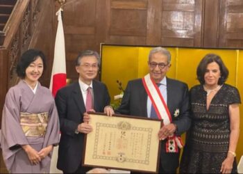 تتويج السيد عمرو موسى وزير الخارجية الأسبق والأمين العام الأسبق لجامعة الدول العربية  بوسام الشمس المشرقة – الوشاح الأكبر