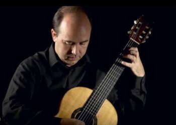 الجيتار الاسبانى يعزف باوبرا القاهرة والاسكندرية