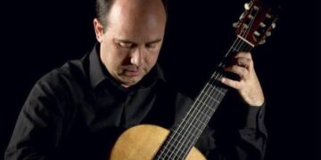 الجيتار الاسبانى يعزف باوبرا القاهرة والاسكندرية