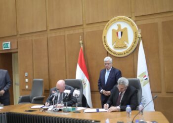 وزير التعليم العالي يلتقي وفد الكلية الملكية للجراحين في أدنبرة بالمملكة المتحدة