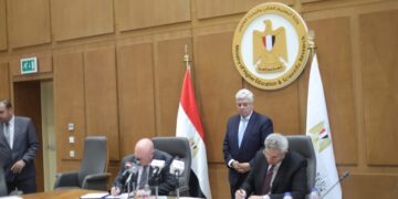 وزير التعليم العالي يلتقي وفد الكلية الملكية للجراحين في أدنبرة بالمملكة المتحدة