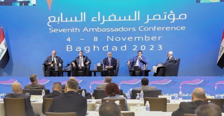 وزير النقل يستعرض تفاصيل العمل في ميناء الفاو الكبير وطريق التنمية في مؤتمر سفراء العرق