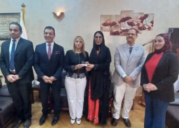 عميدة آداب عين شمس تستقبل نائبة ملحق سفارة الإمارات لشئون التعليم وعلوم التكنولوجيا