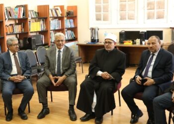 رئيس جامعة الأزهر يبحث استعدادات افتتاح فرع لمركز  تعليم اللغة الإنجليزية بأسيوط