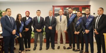 اسرة طلاب من أجل مصر تقدم التهنئة لرئيس جامعة عين شمس