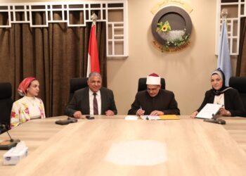 رئيس جامعة الأزهر يوقع مذكرة تفاهم مع جامعة القائد الأعظم بباكستان تتضمن تبادل الخبرات والتعاون في المجالات العلمية والأكاديمية