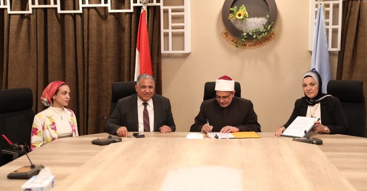 رئيس جامعة الأزهر يوقع مذكرة تفاهم مع جامعة القائد الأعظم بباكستان تتضمن تبادل الخبرات والتعاون في المجالات العلمية والأكاديمية