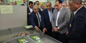 مدبولي يوجه بنزول فرق تفتيش بصورة دورية للتأكد من استمرار البيع بالأسعار المعلنة