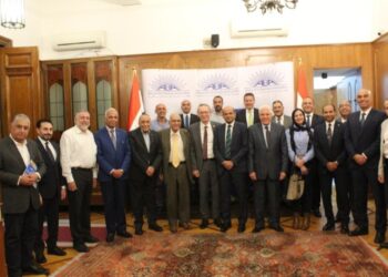 رئيس البورصة المصرية يستعرض مزايا القيد والاستثمار في البورصة ويبحث مع قيادات الجمعية مجالات التعاون المشت