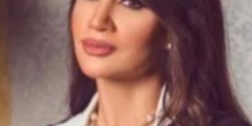 الشاعر محمد عزب ينتهي من كتابة أغنية جديدة لديانا حداد