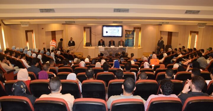 رئيس البورصة المصرية يستعرض دور البورصة في المنظومة الاقتصادية ويوضح مزايا القيد والاستثمار بها