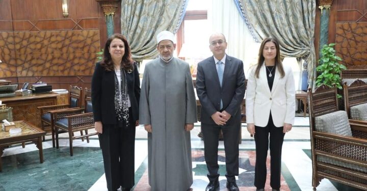 شيخ الأزهر يستقبل سفراء مصر الجدد لدى تايلاند وإندونيسيا وكازاخستان ويوصيهم بملفات الطلاب الوافدين