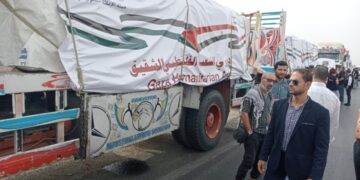 التموين ترسل 6 شاحنات محملة بـ 5400 بطانية و600 مرتبة إلى الأشقاء في غزة