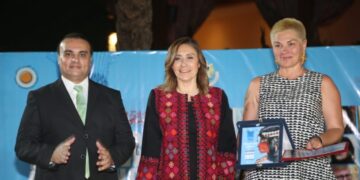 وزيرة الثقافة تشهد ختام الدورة السادسة عشرة لملتقى الأقصر الدُولي لفن التصوير