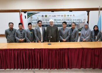 رئيس جامعة الأزهر يحاضر حول فنيات البحث العلمي للباحثين الوافدين من إندونيسيا