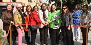 نائب رئيس جامعة عين شمس تفتتح “المعرض الخيري للملابس بالجامعة” بمشاركة أندية روتارى