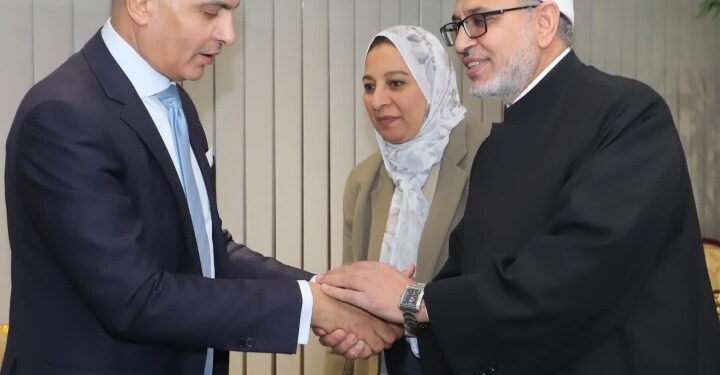 رئيس جامعة الأزهر يهنئ الدكتور محمد ضياء زين العابدين بثقة القيادة السياسيَّة وتعيينه رئيسًا لجامعة عين شمس