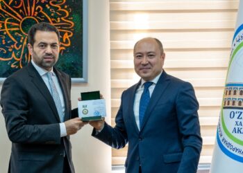 جمهورية أوزبكستان تُقلِّدُ الأمين العام لمجلس حكماء المسلمين “وسام التَّسامح الديني”