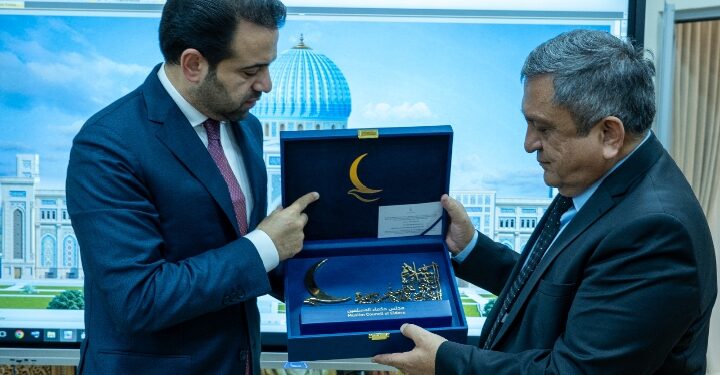 الأمين العام لمجلس حكماء المسلمين يلتقي مدير مركز الحضارة الإسلامية بأوزبكستان