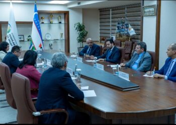 الأمين العام لمجلس حكماء المسلمين يلتقي وزير الشَّباب والرياضة بأوزبكستان