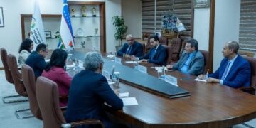 الأمين العام لمجلس حكماء المسلمين يلتقي وزير الشَّباب والرياضة بأوزبكستان