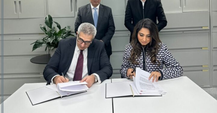 د. أيمن عاشور يؤكد على أهمية تأهيل خريجي كلية التجارة بالجامعات المصرية لسوق العمل الدولي
