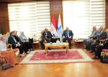 رئيس جامعة كفر الشيخ يستقبل فريق الهيئة القومية لضمان جودة التعليم والاعتماد فى زيارته لكلية التمريض بالجامعة