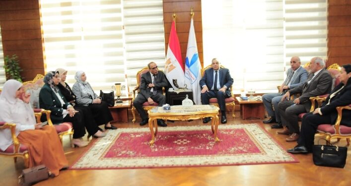 رئيس جامعة كفر الشيخ يستقبل فريق الهيئة القومية لضمان جودة التعليم والاعتماد فى زيارته لكلية التمريض بالجامعة