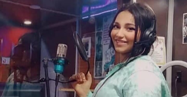 مساعد مخرج سيد الجارحي يُشيد بموهبة الفنانة المغربية نرجس قدا