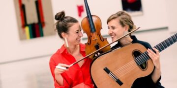 سهرة موسيقية نمساوية بالاوبرا  ثنائى سونوما يجمع الشقيقتان ميرا وسارة على المسرح الصغير