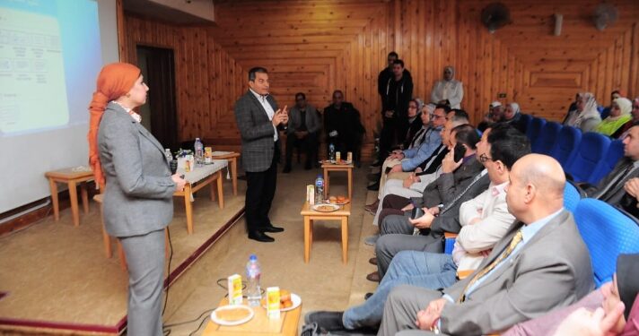 جامعة كفر الشيخ تعقد ورشة عمل توعوية بعنوان ” التحول الي برامج رقمية من خلال منصات التعلم الالكتروني”