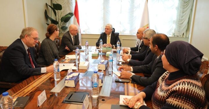 وزير التعليم العالي يلتقي بوفد جامعة إكستر البريطانية لبحث وتعزيز التعاون المشترك