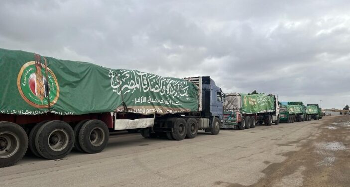 بتوجيهات شيخ الأزهر .. القافلة الثالثة لبيت الزكاة تعبر ميناء رفح البري دعمًا لغزة