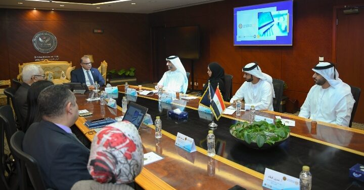 رئيس الرقابة المالية يستقبل وفد مسئولي جهاز أبو ظبي للمحاسبة لبحث سبل التعاون المشترك