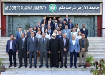 رئيس جامعة الأزهر يستقبل وفد البرنامج الرئاسي الروسي ويرحب بالتعاون في جميع المجالات العلمية