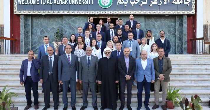 رئيس جامعة الأزهر يستقبل وفد البرنامج الرئاسي الروسي ويرحب بالتعاون في جميع المجالات العلمية