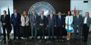 الرقابة المالية تكرم جمال نجم على جهده وعمله الدؤوب الذي تميز به خلال فترة عضويته بمجلس إدارة الهيئة