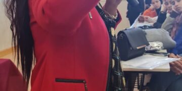 مجلة حواء تستكمل جولات حملتها ” نازلين الانتخابات”  في جامعة السادات