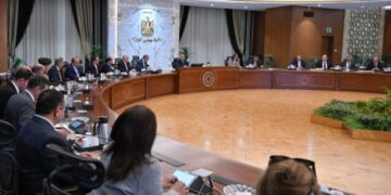 رئيس الوزراء يترأس الاجتماع الأول للجنة المُشكلة لضبط الأسواق وأسعار السلع