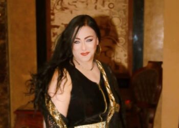 إطلالة مميزة للسفيرة الإعلامية زيزي أحمد في مهرجان(أخر موضة