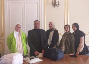 تواصل الورش الفنية والثقافيه بمكتبة القاهره الكبرى ومحاضرة عن المناخ