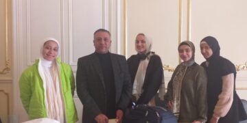 تواصل الورش الفنية والثقافيه بمكتبة القاهره الكبرى ومحاضرة عن المناخ