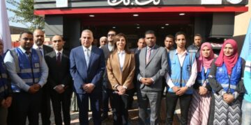 وزيرة الثقافة ومحافظ سوهاج يفتتحان مشروع “كشك كتابك” بقرية “أولاد سلامة